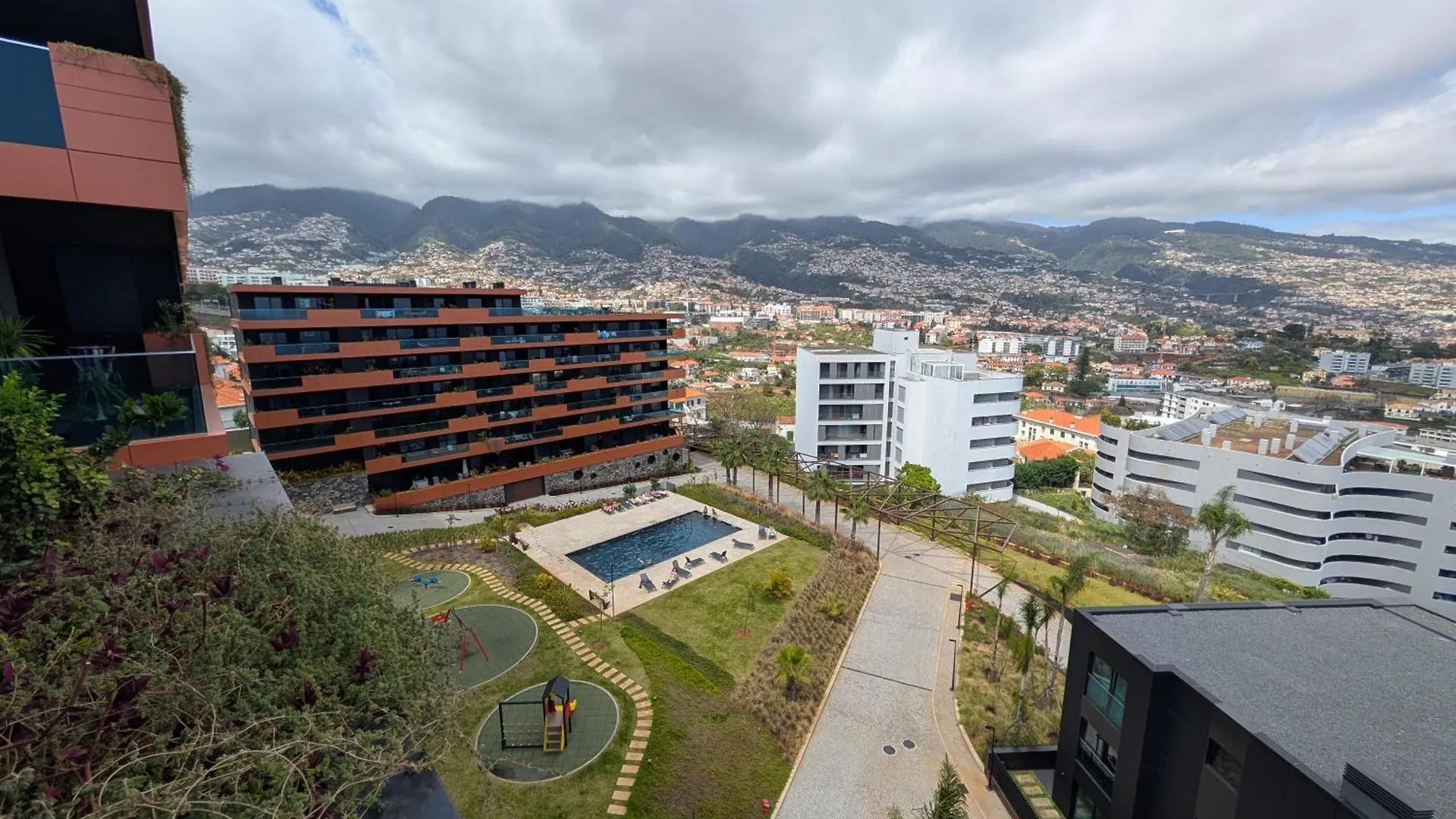 Apartment Sky-High Elegance Top-Floor Views Of City, Ocean & Sunrise Funchal
