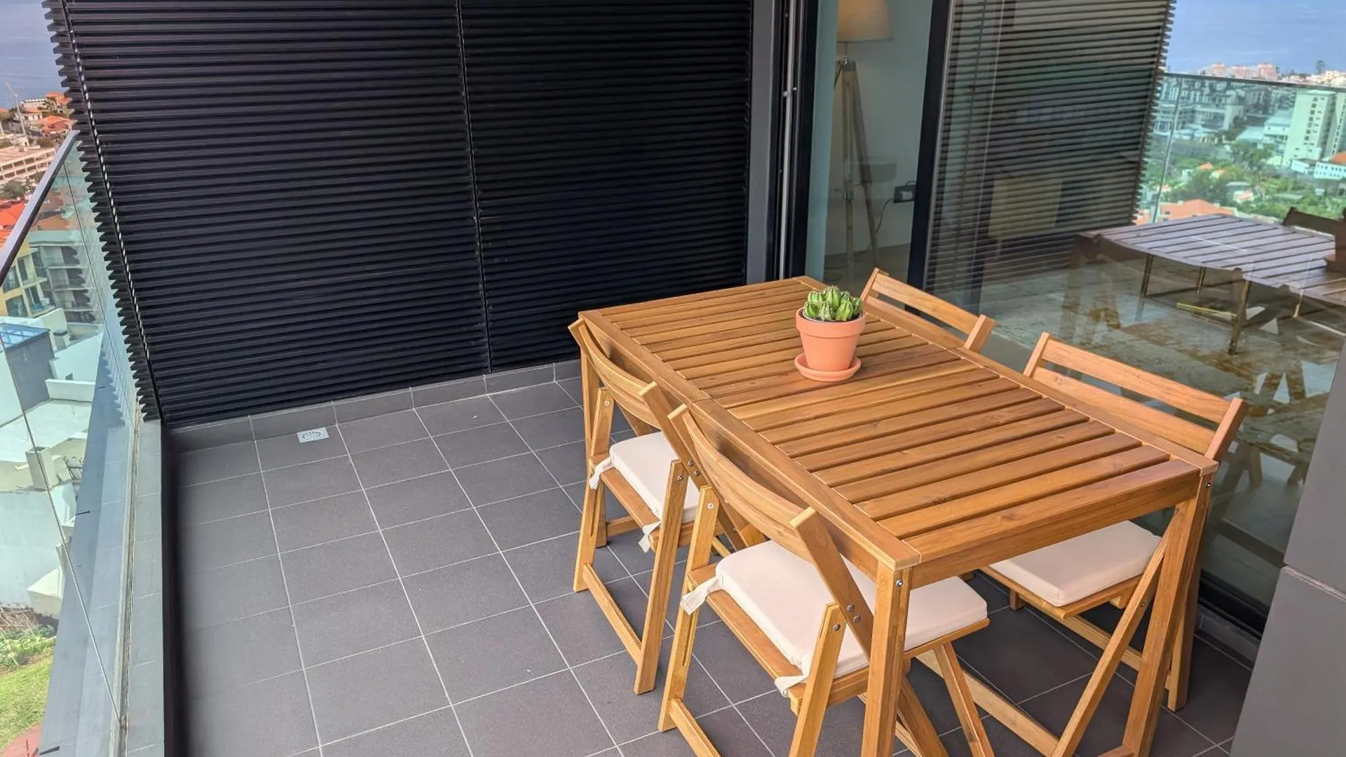 Sky-High Elegance Top-Floor Views Of City, Ocean & Sunrise フンシャル