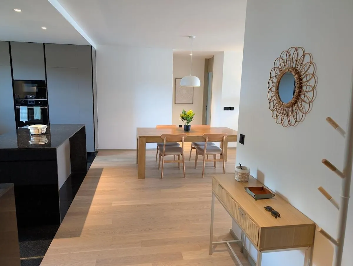 アパート Sky-High Elegance Top-Floor Views Of City, Ocean & Sunrise フンシャル ポルトガル