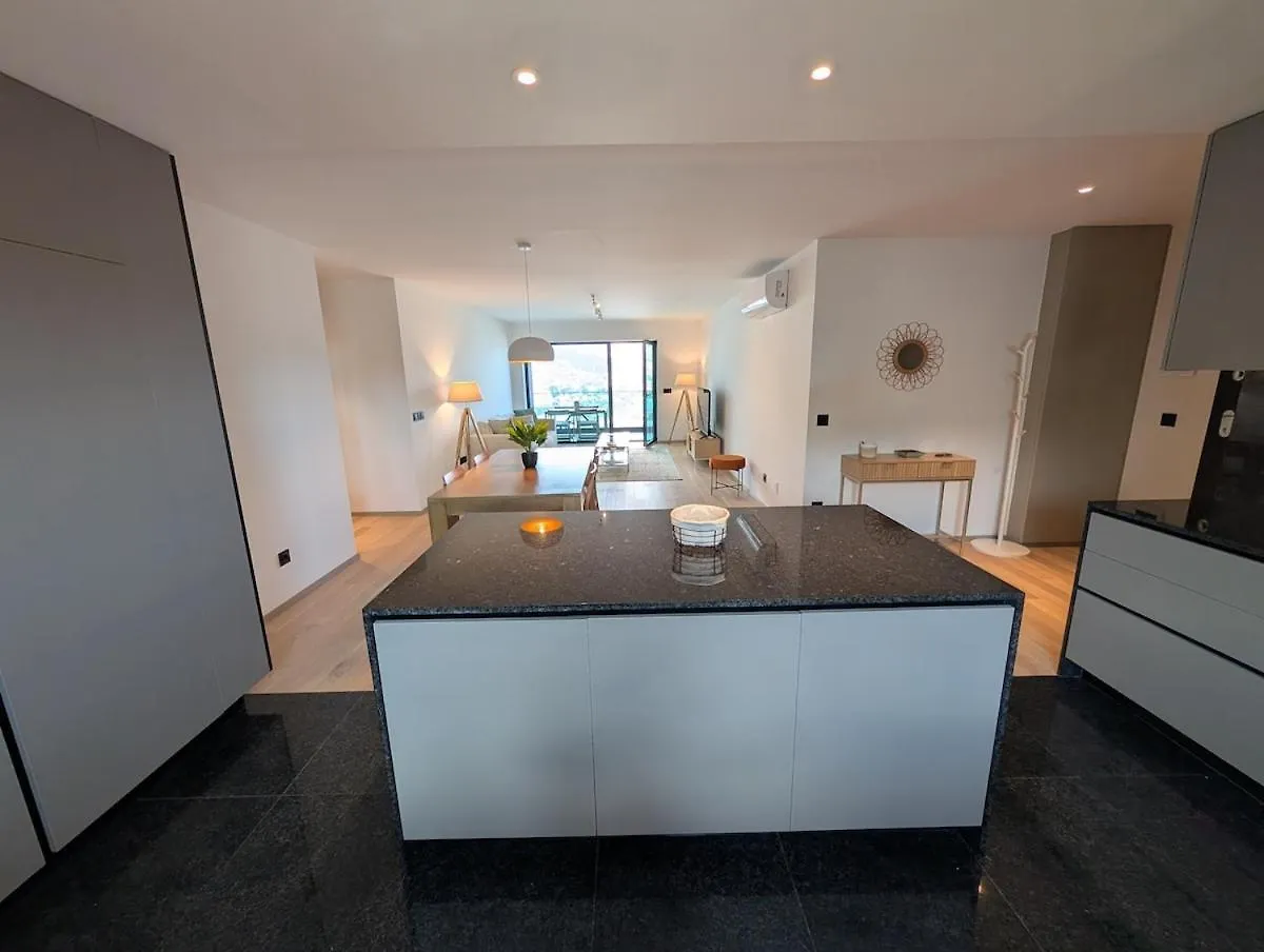 Sky-High Elegance Top-Floor Views Of City, Ocean & Sunrise Funchal  Apartment