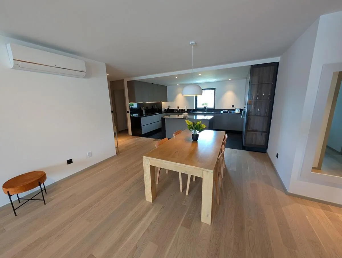 Sky-High Elegance Top-Floor Views Of City, Ocean & Sunrise Funchal  Funchal (Madeira)