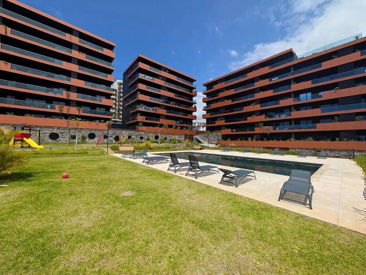 Apartment Sky-High Elegance Top-Floor Views Of City, Ocean & Sunrise Funchal  Portugal