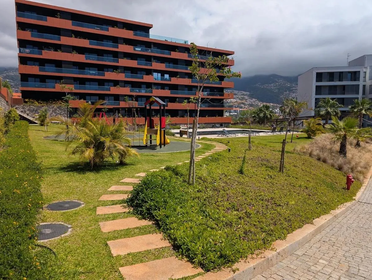 Apartment Sky-High Elegance Top-Floor Views Of City, Ocean & Sunrise Funchal