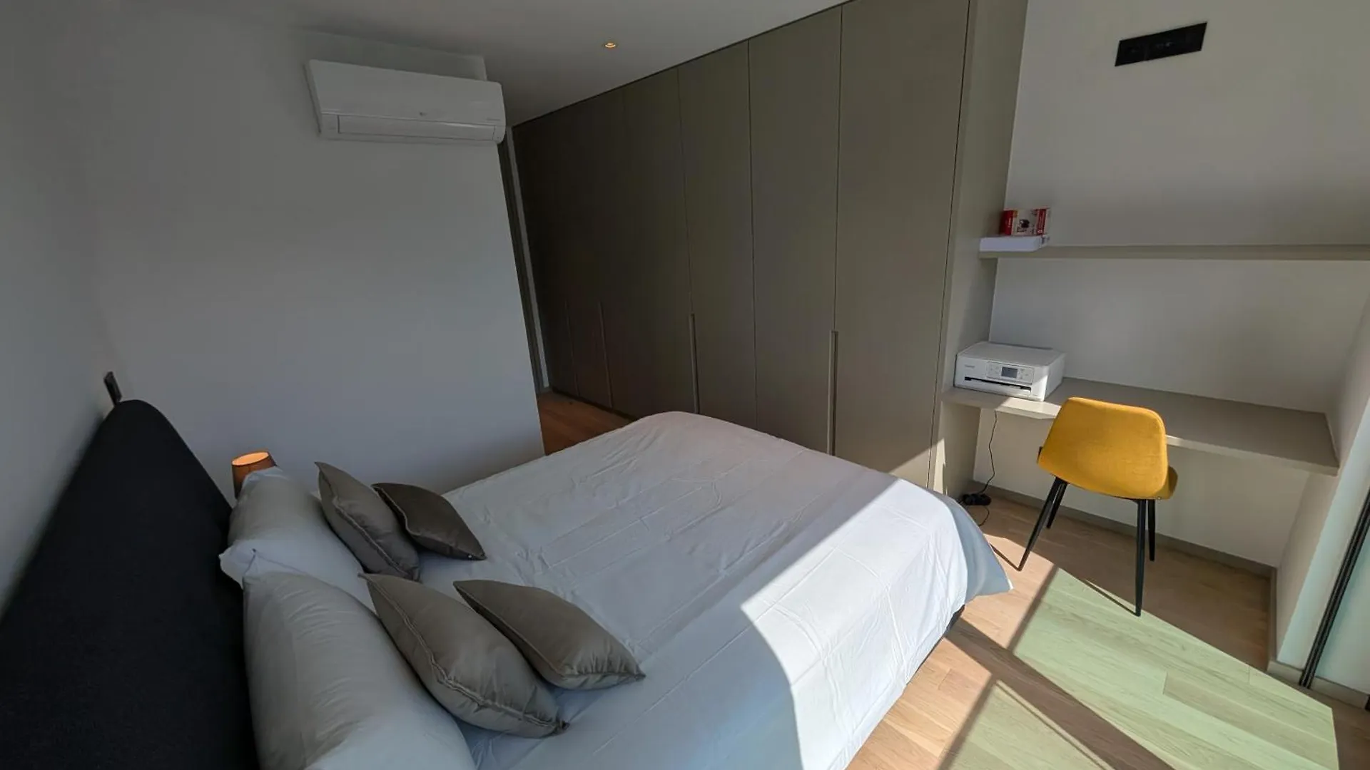 Sky-High Elegance Top-Floor Views Of City, Ocean & Sunrise Funchal  Portugal